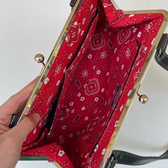 Rare Hold Fast Bat Shoulder Bag Purse Kiss Lock Paisley Halloween - Picture 10 of 15